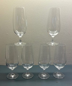 lot 496 image: Six Footed Glasses by Villeroy & Boch