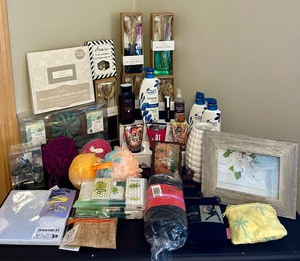 lot 323 image: Beautiful Collection of Home Decor, New Beauty Products, Gift Sets and More