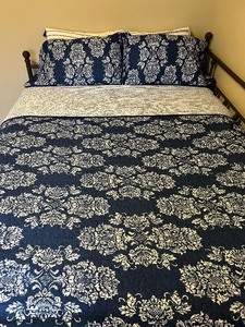 lot 336 image: Beautiful Blue and White Bedding