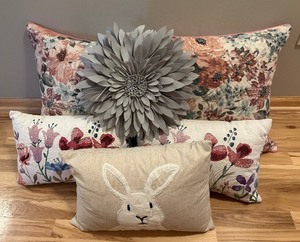 lot 340 image: Beautiful Accent Pillow  Throw Pillows in Spring Theme