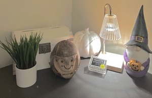 lot 421 image: Pretty Lot of Home Decor