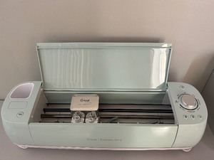 lot 425 image: Cricut Explore Air 2