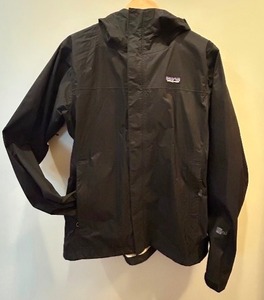 lot 433 image: Mens Patagonia Rain Coat