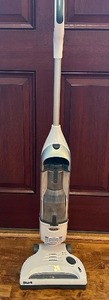 lot 441 image: Small Shark Freestyle Vacuum