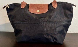 lot 174 image: Longchamp 1948 Medium Le Pliage Tote