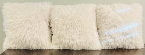 lot 200 image: Beautiful White Throw  Accent Pillows