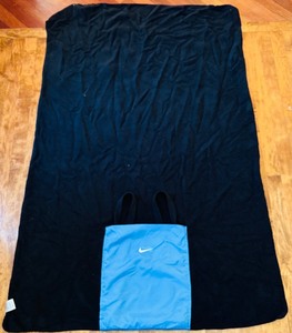 lot 256 image: Nike Satchel Blanket and Camo Sleeping Bag