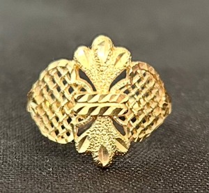 lot 33A image: Beverly Hills Gold Signed Yellow Open Work Ring Size 7.5