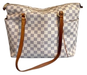 lot 32B image: Louis Vuitton Damier Azur Totally PM
