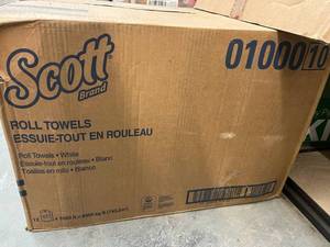 lot 26 image: 12x 1000 ft Scott Roll Towels