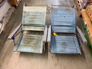 lot 27 image: 2x Fold up Beach Chairs-Need cleaning