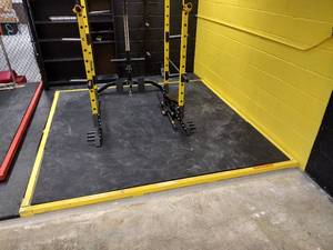lot 17 image: Padded weight platform  Measures 8 4 x 8 5