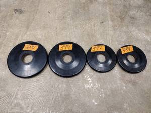 lot 39 image: (4) Hampton rubber grip plates 2.5 and 5