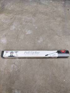 lot 42 image: SPRI pull up bar, professional quality fitness