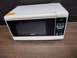 lot 77 image: Sunbeam Microwave Oven Model SGS10701