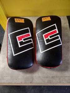 lot 59 image: Combat Corner CRNR Pro MMA Training Kick Pads