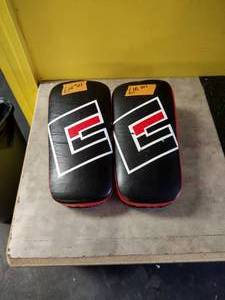 lot 61A image: Combat Corner CRNR Pro MMA Training Kick Pads