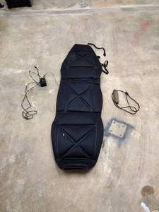 lot 86 image: Relaxor Chair Massage Pad with JMV45H Wired Remote Control