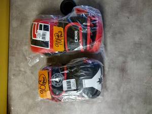 lot 90 image: (2 pair) Combat Corner CRNR MMA Training Gloves Blackred