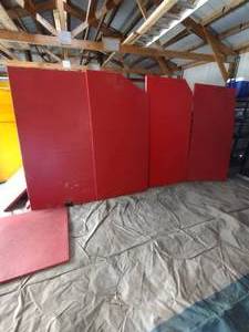 lot 118 image: (4) Red ZEBRA Mats 2 thick 2m x 1m so approx 3 3 x 6 5
