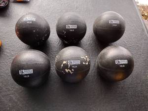 lot 142 image: (6) 10LB Series 8 fitness medicine balls