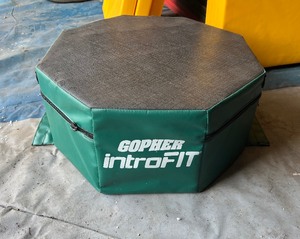 lot 10 image: Green Gopher introFit plyometric box 22 x 22 x 10 H