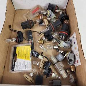 Large Lot Of Car Light Bulbs Fuse Holder Good Condition