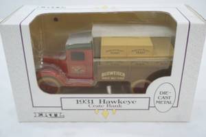 lot 4 image: Ertl 1931 Hawkeye Crate Bank, die cast