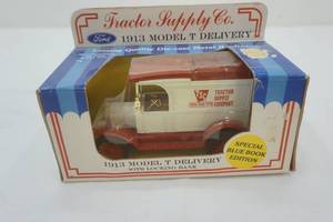 lot 5 image: Ertl 1913 Model T delivery truck diecast