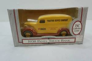 lot 7 image: Ertl 1938 Panel Truck Bank, diecast