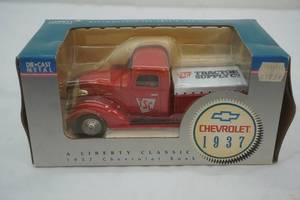 lot 20 image: Master Series die cast metal, 1937 Chevy bank