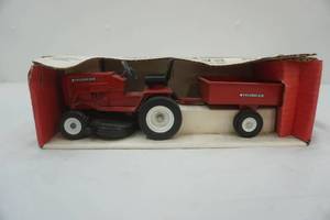 lot 31 image: Huske lawn tractor & trailer diecast model 112