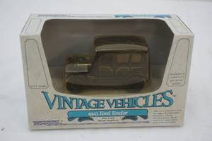 lot 37 image: 143 scale 1923 Ford Fordor diecast model truck