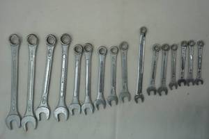 lot 61 image: Metric wrench set