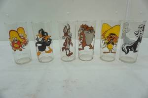lot 87 image: Pepsi 1973 glasses set (6) Roadrunner, Porky and others