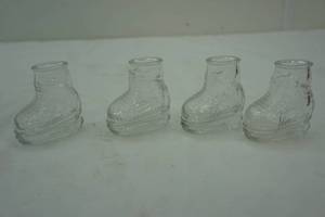 lot 91 image: Windsor glass shot glasses