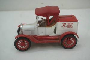 lot 116 image: Ertl 1918 Ford Model T Runabout. Coin Bank with key.