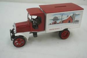 lot 119 image: Ertl Kenworth. Coin bank with Key.