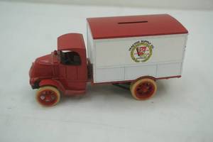 lot 118 image: Ertl 1926 Mack Bulldog Truck. Coin Bank with Key.