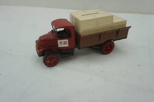 lot 120 image: Ertl 1926 Mack Bulldog Truck.
