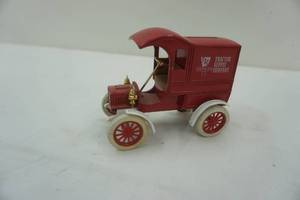 lot 122 image: Ertl 1905 Fords First Delivery Car. Coin Bank with Key.