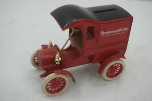 lot 125 image: Ertl 1905 Fords First Delivery Car. Coin Bank with Key.