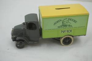 lot 132 image: Ertl 1926 Mack Bulldog. Coin Bank with Key.