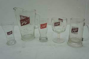 lot 148 image: Schlitz glassware