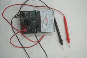 lot 211 image: voltage tester. very good condition