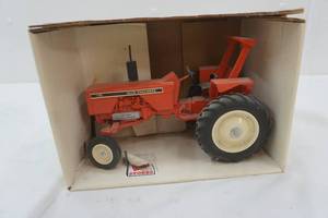lot 224 image: Allis-Chalmers 175 Tractor wRops. 116 scale collector model.