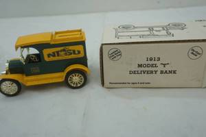 lot 231 image: Ertl 1913 Model T Delivery Bank and Key