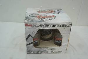 lot 281 image: Coors Light 20 piece lot, 16 oz. pint glasses and pitcher
