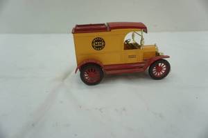 lot 283 image: Ertl Massey Harris truck replica 1913