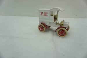 lot 284 image: Ertl die cast 1905 Ford coin bank TSC